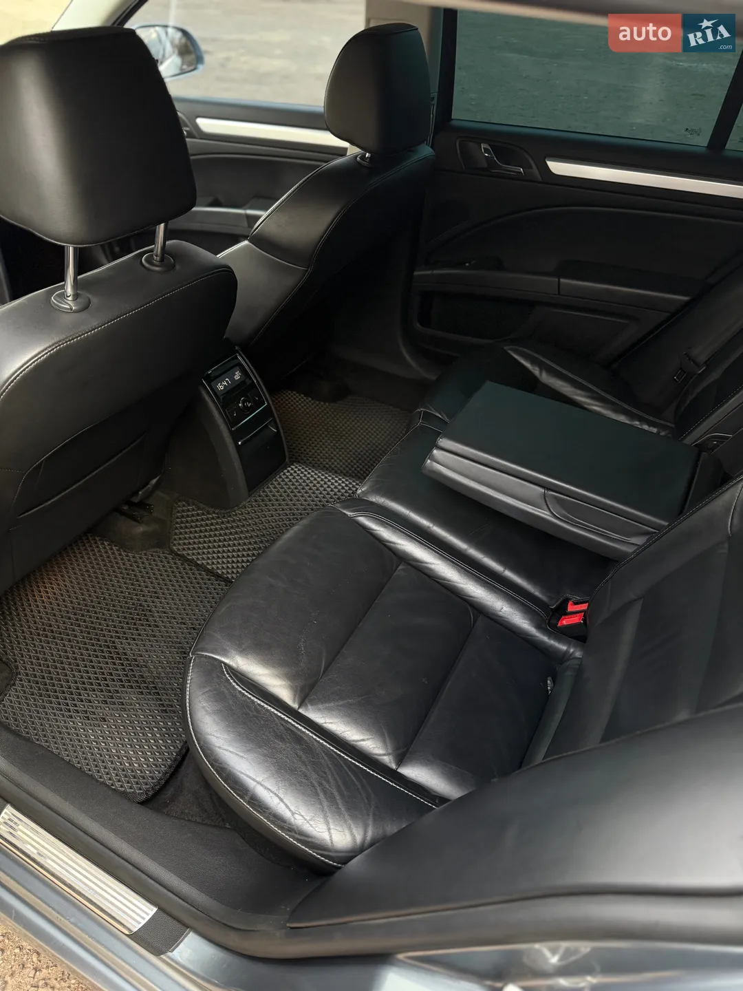 2010 Skoda Superb - мініатюра 18