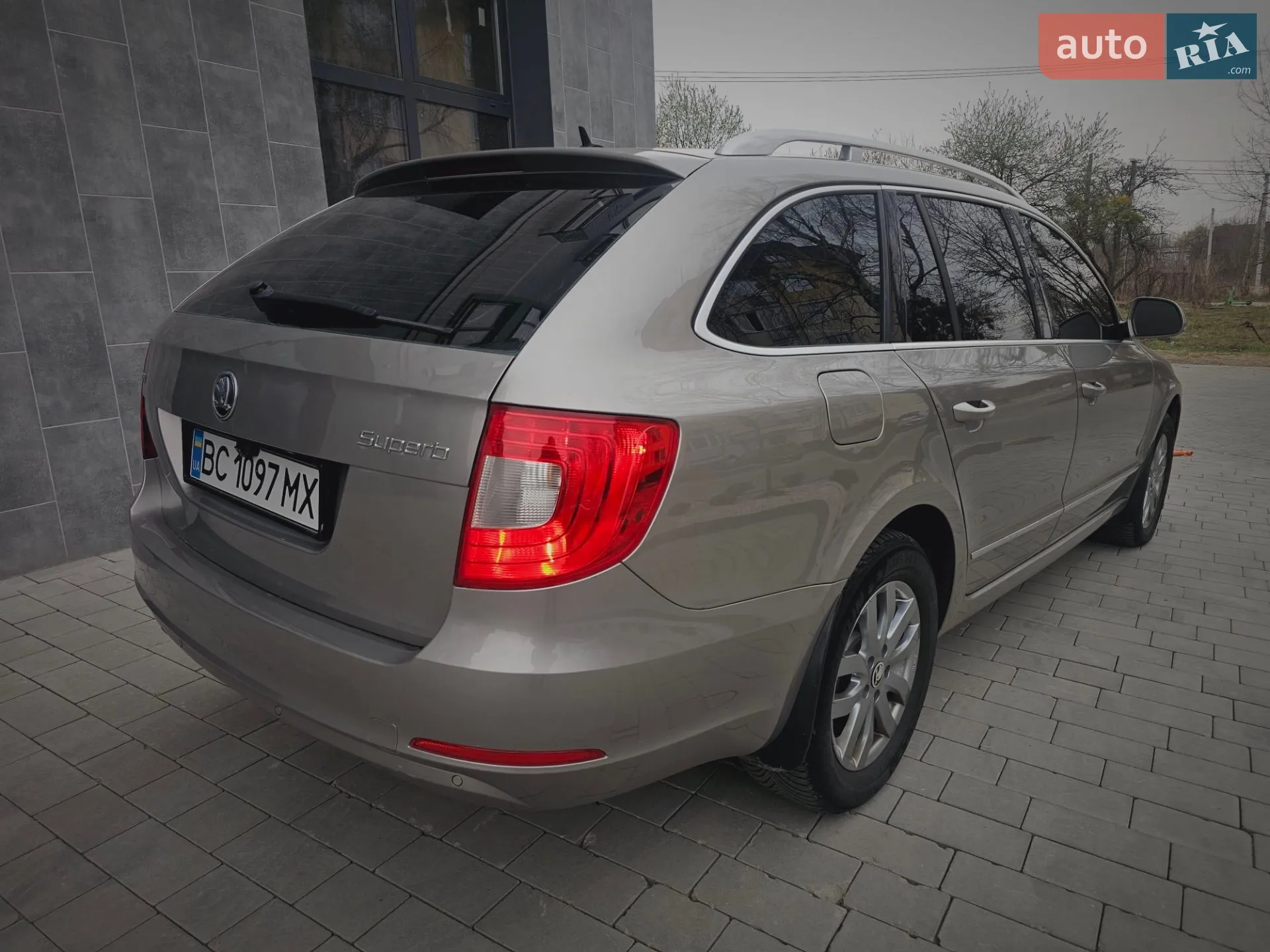 2010 Skoda Superb - мініатюра 3