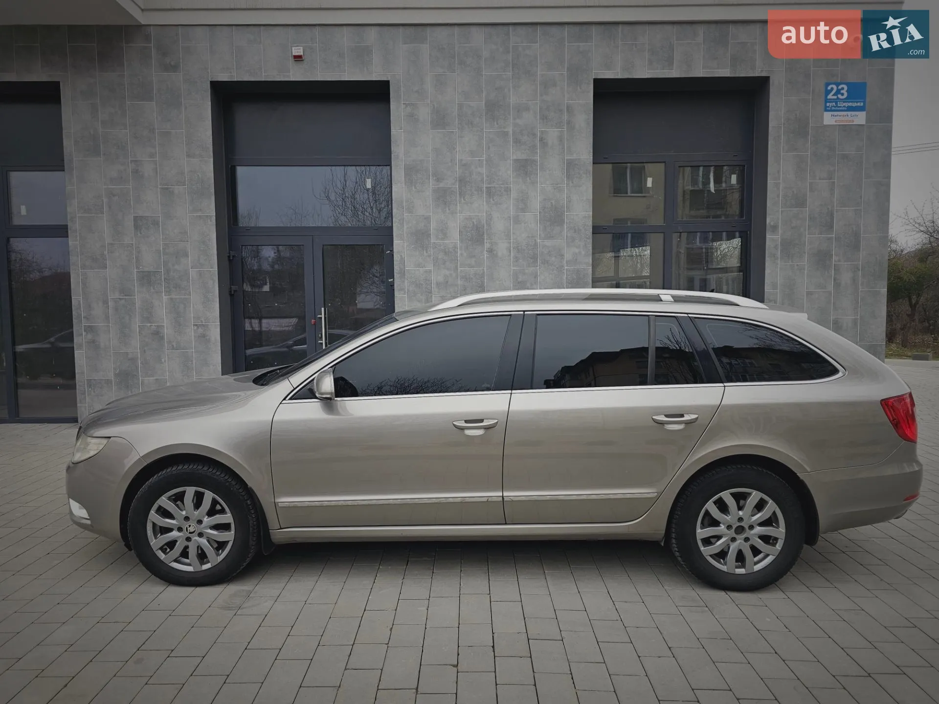 2010 Skoda Superb - мініатюра 11