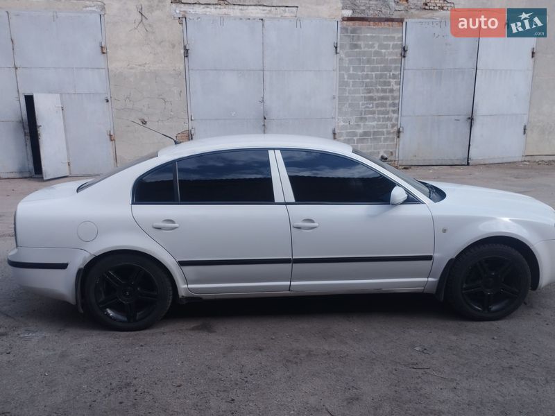Ліфтбек Skoda Superb 2004 в Кропивницькому