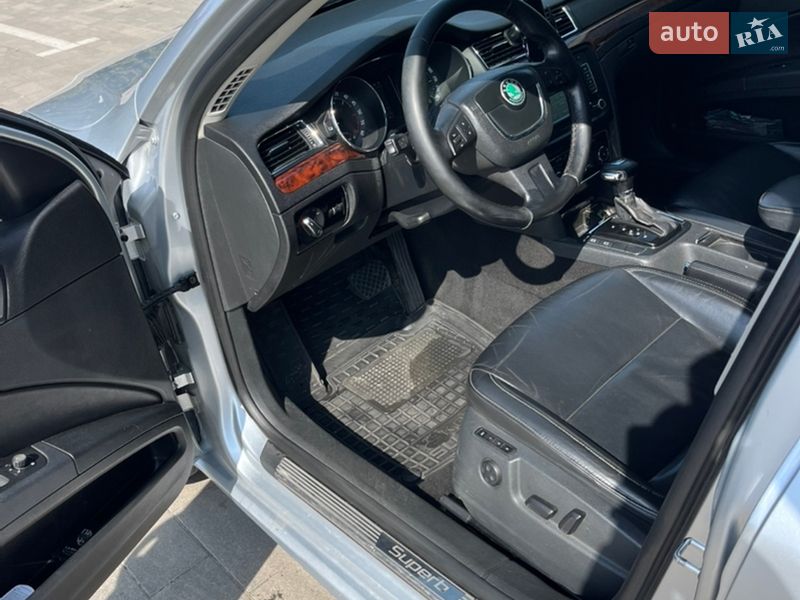 Универсал Skoda Superb 2010 в Луцке