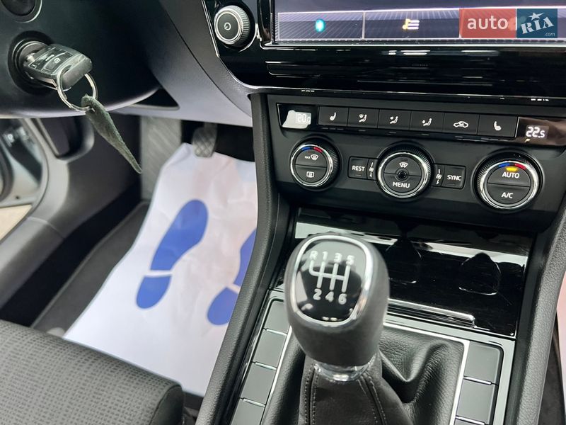 Универсал Skoda Superb 2017 в Ровно