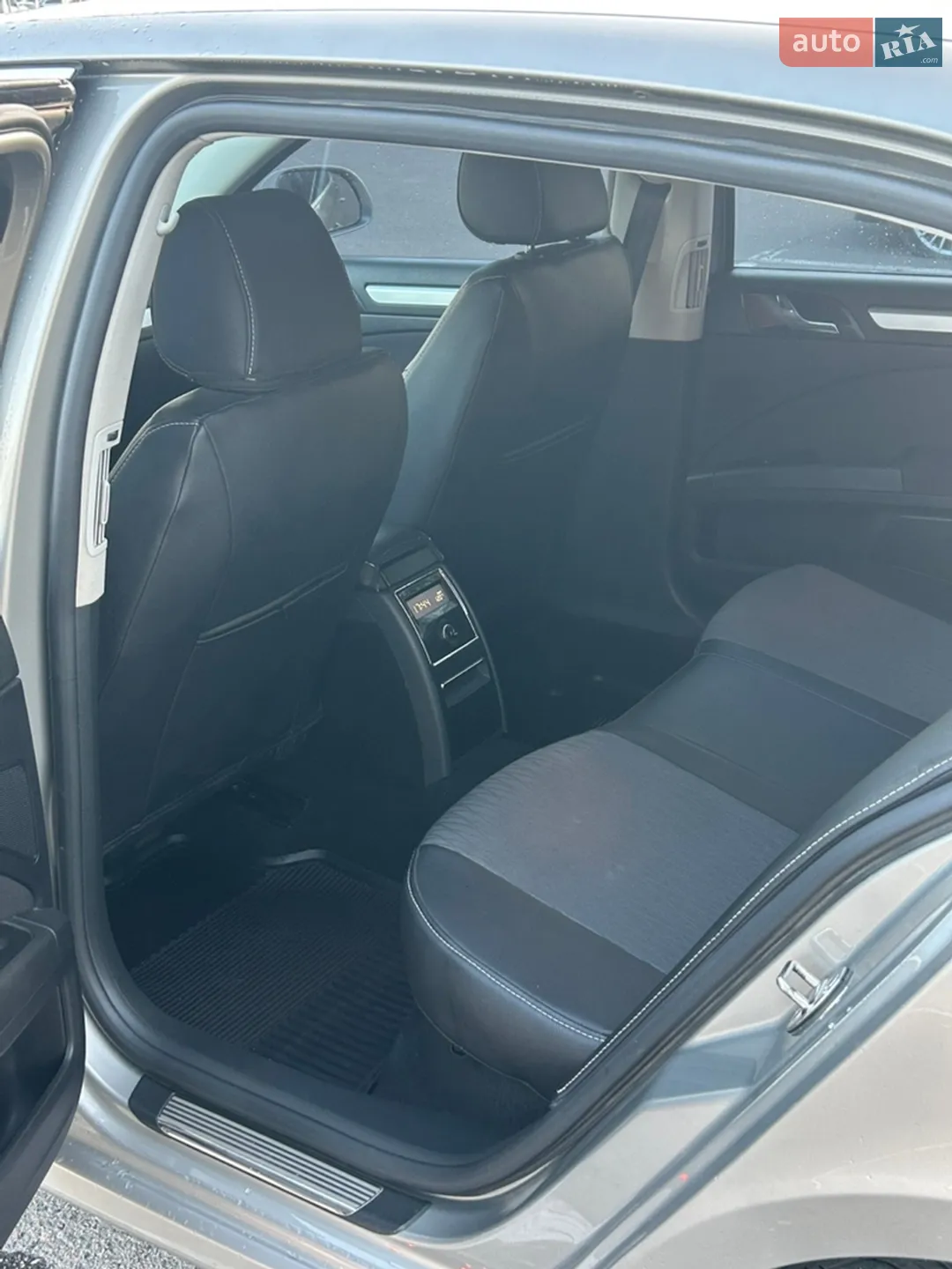2010 Skoda Superb - мініатюра 5