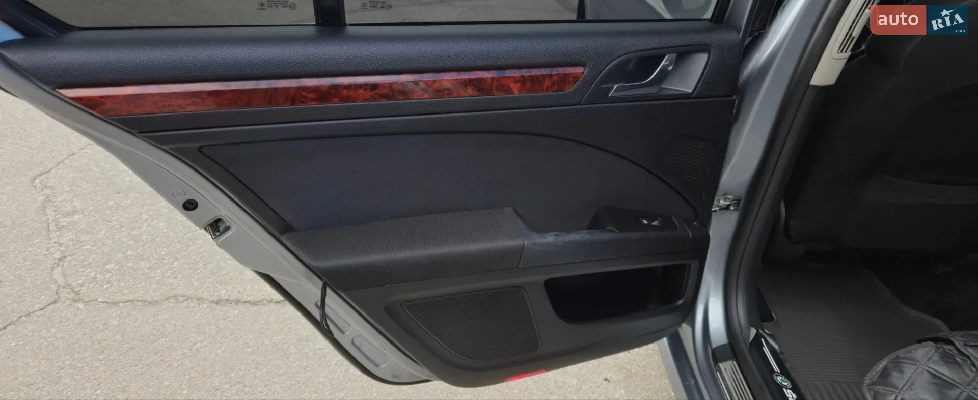 2010 Skoda Superb - мініатюра 15