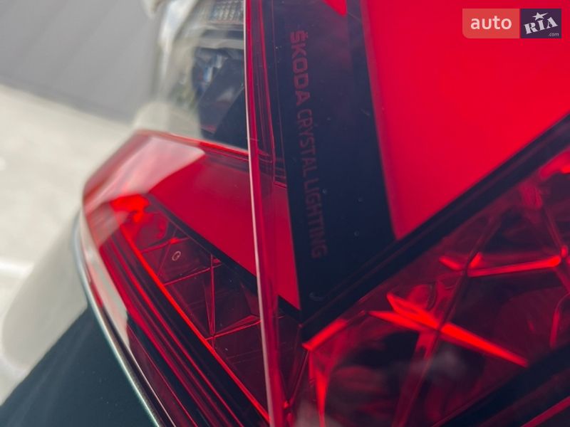 Універсал Skoda Superb 2020 в Ужгороді