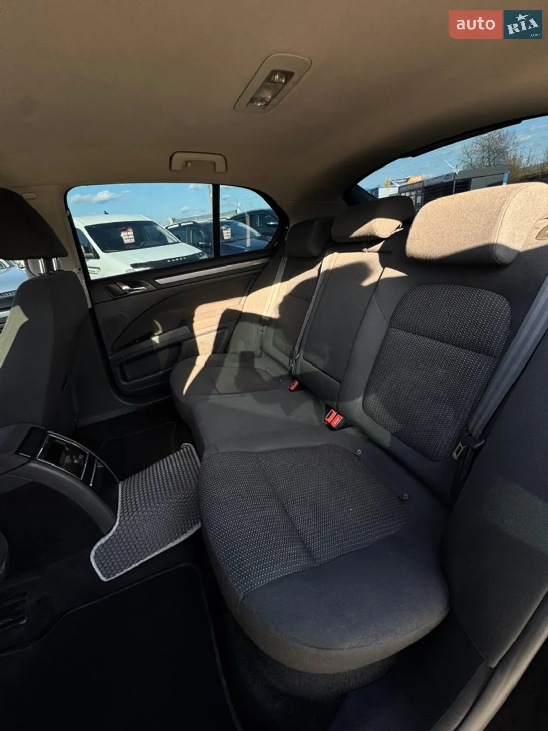 2010 Skoda Superb - мініатюра 11