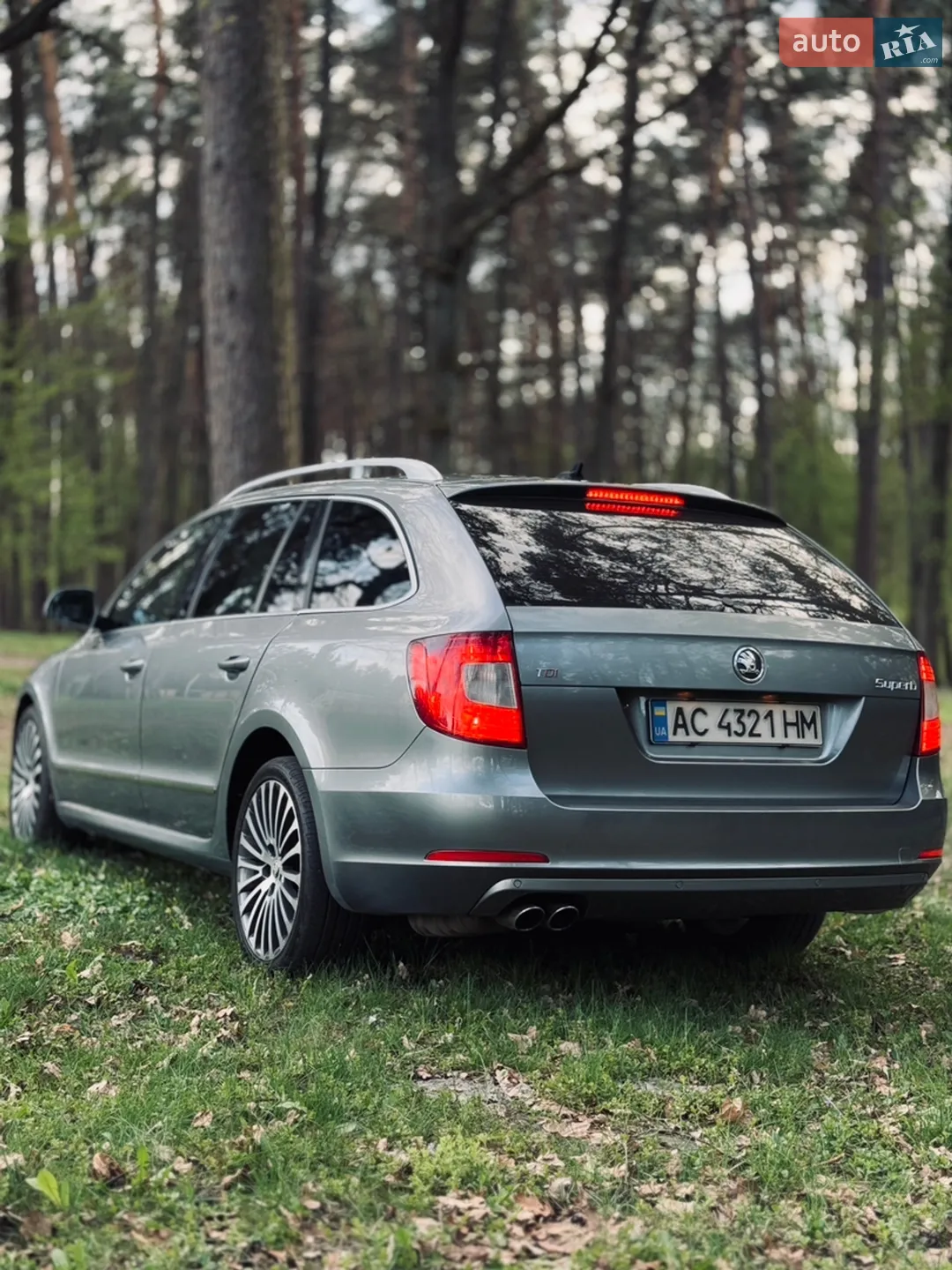 2010 Skoda Superb - мініатюра 5