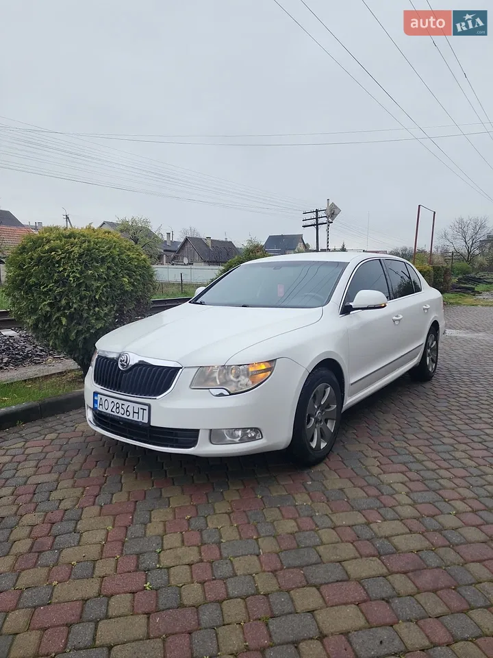 2010 Skoda Superb - мініатюра 16
