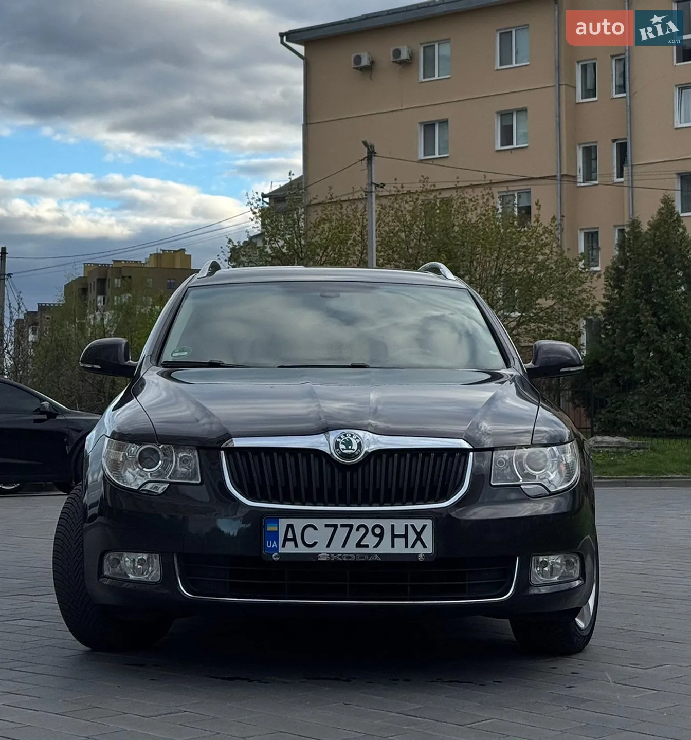2010 Skoda Superb - мініатюра 2