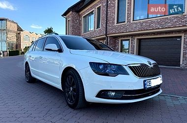 Універсал Skoda Superb 2013 в Чернівцях