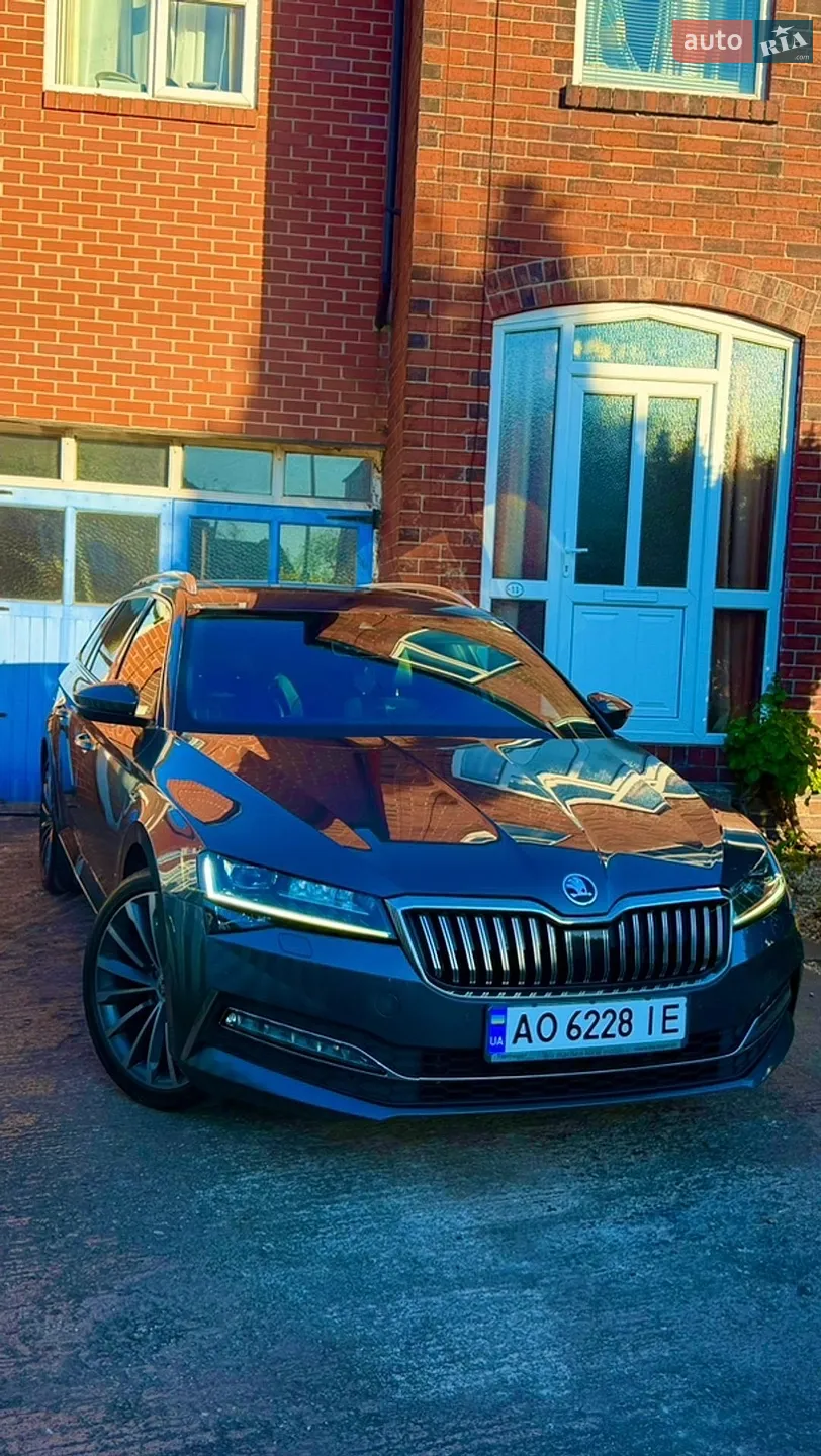 2019 Skoda Superb - фото 1