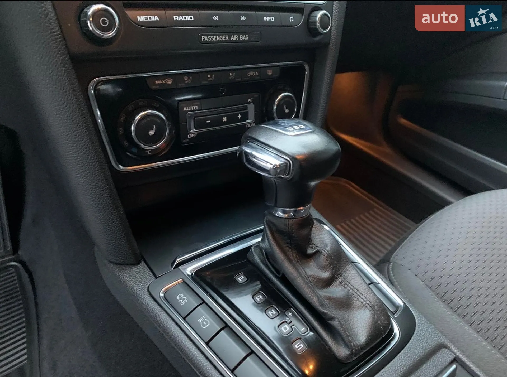 2011 Skoda Superb - мініатюра 12