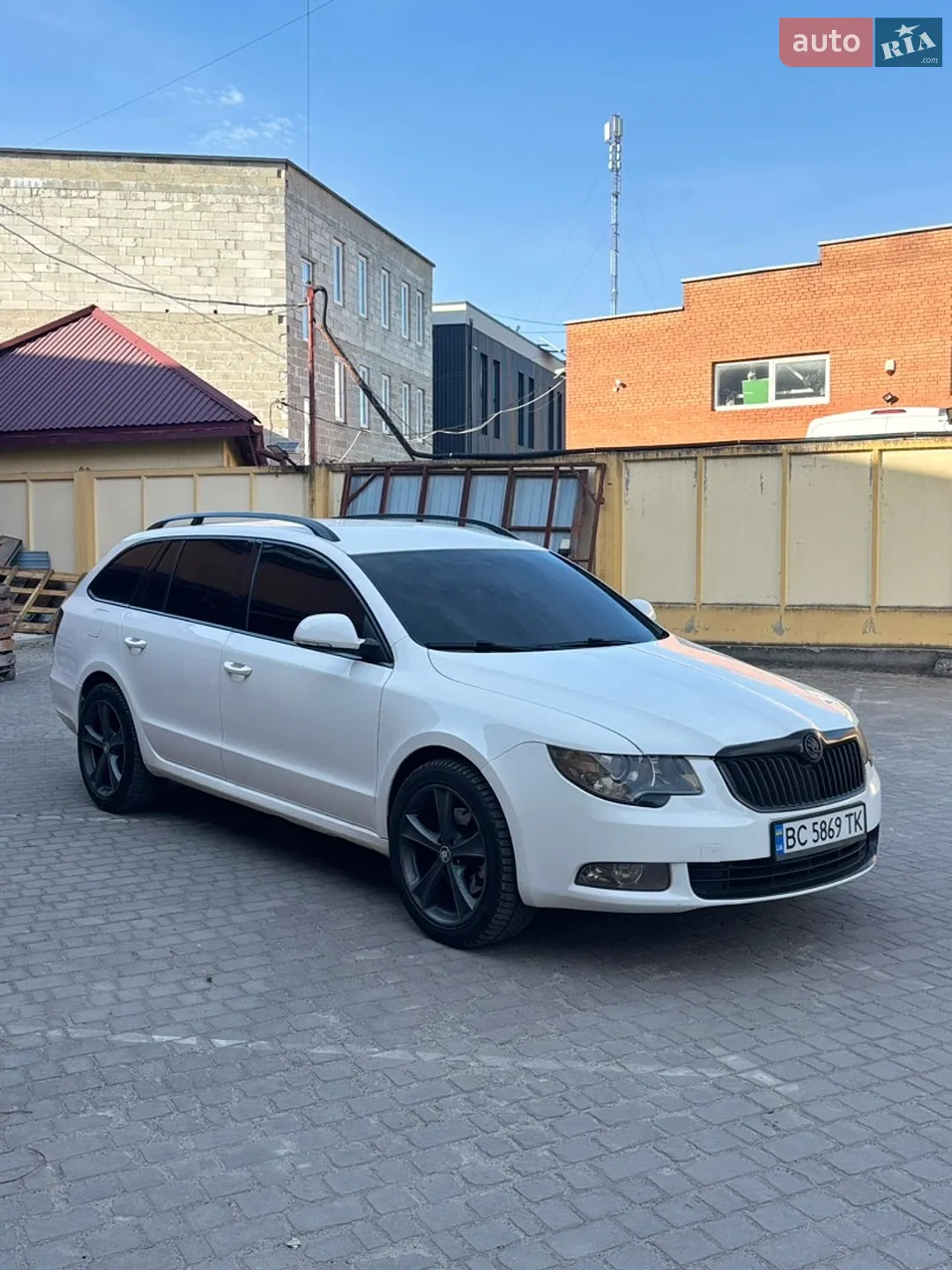 2011 Skoda Superb - фото 1