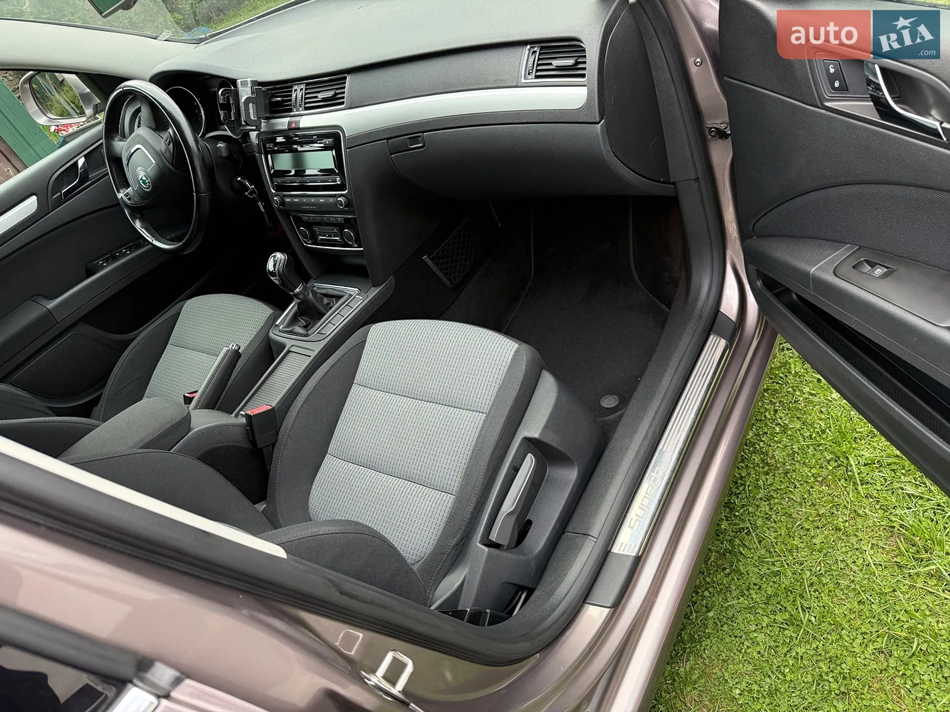 2010 Skoda Superb - мініатюра 27