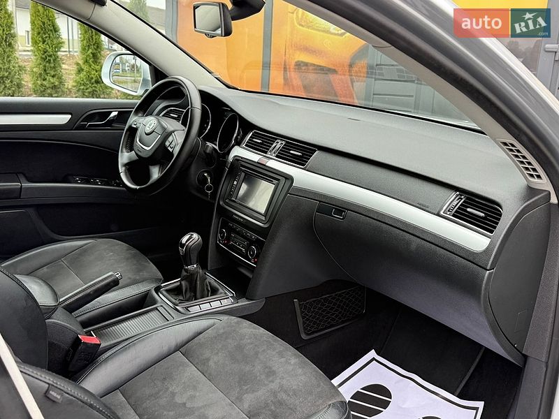 Универсал Skoda Superb 2012 в Стрые