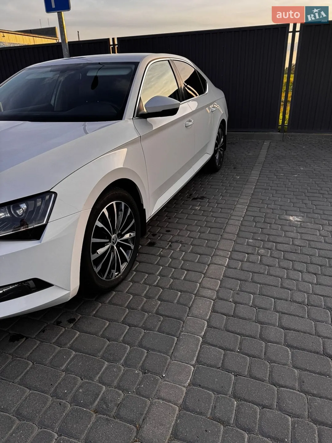 2016 Skoda Superb - мініатюра 2