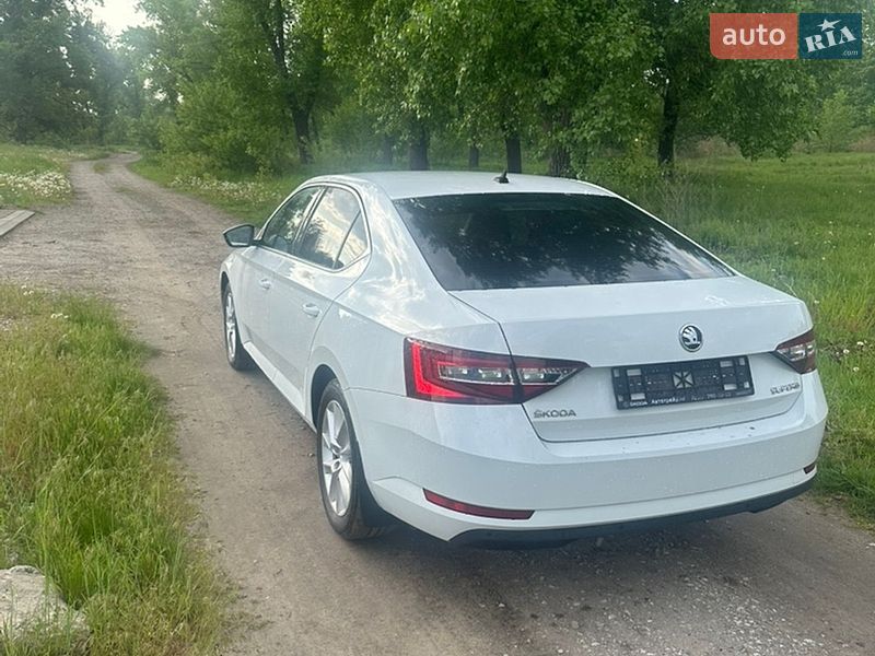 Лифтбек Skoda Superb 2017 в Днепре