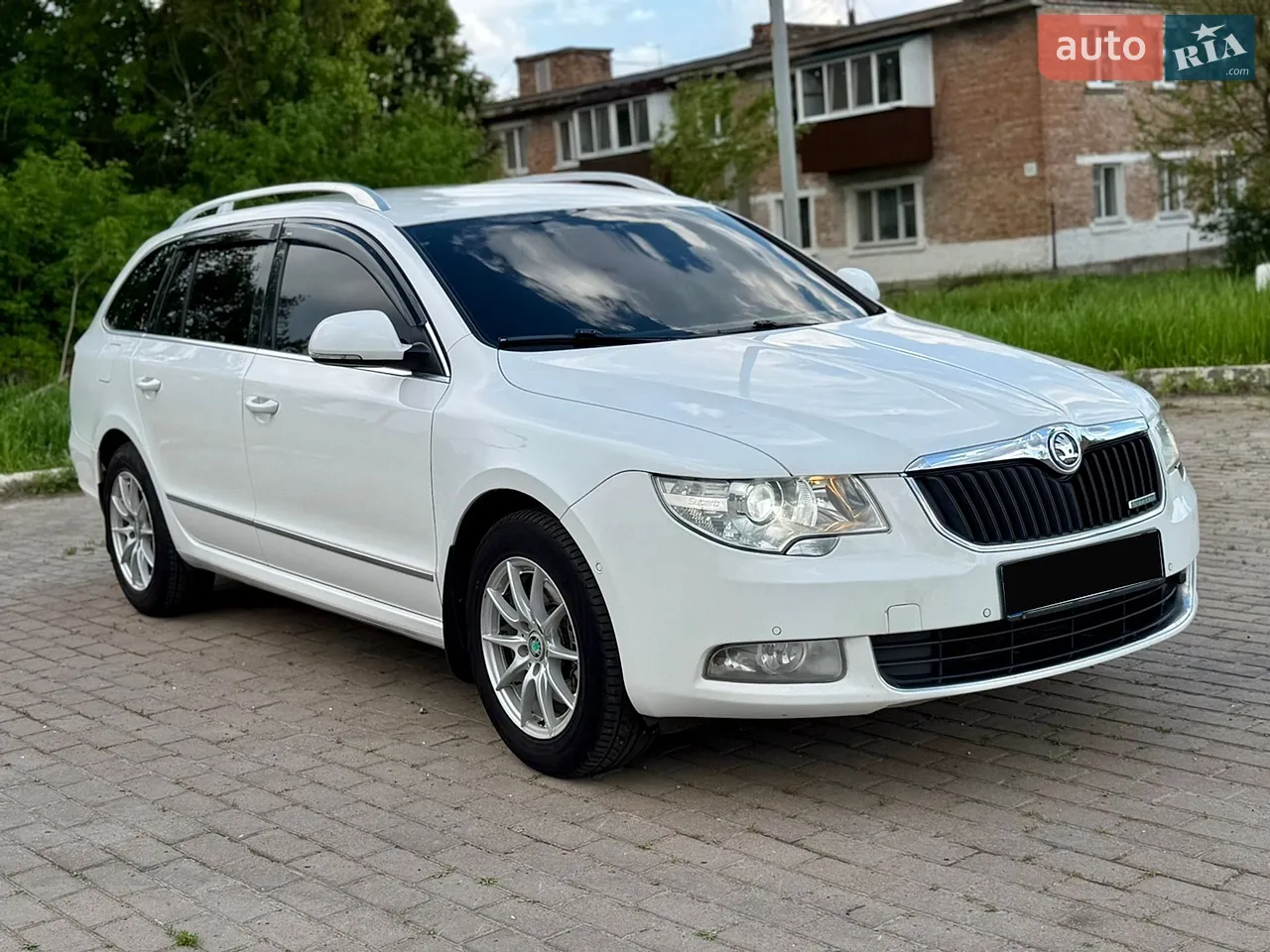 2011 Skoda Superb - мініатюра 10