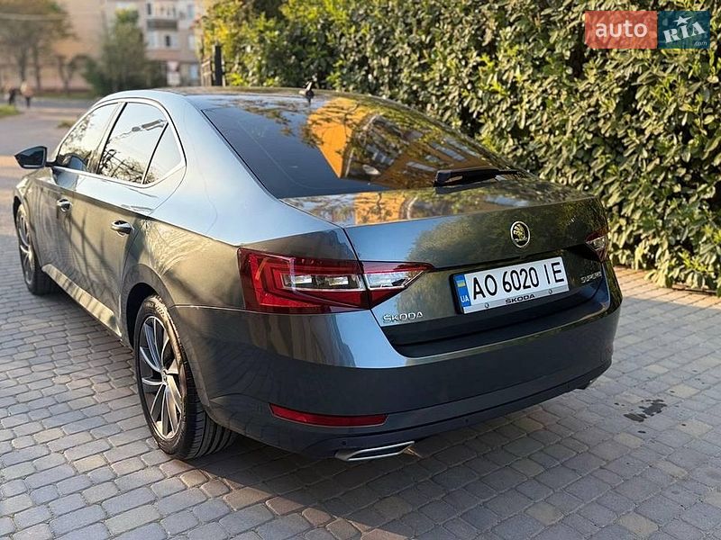 Лифтбек Skoda Superb 2016 в Ужгороде