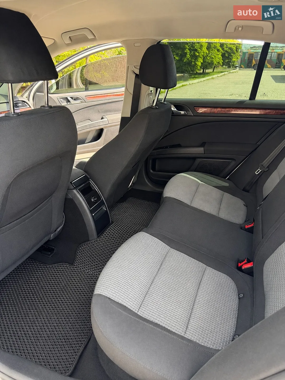2010 Skoda Superb - мініатюра 15