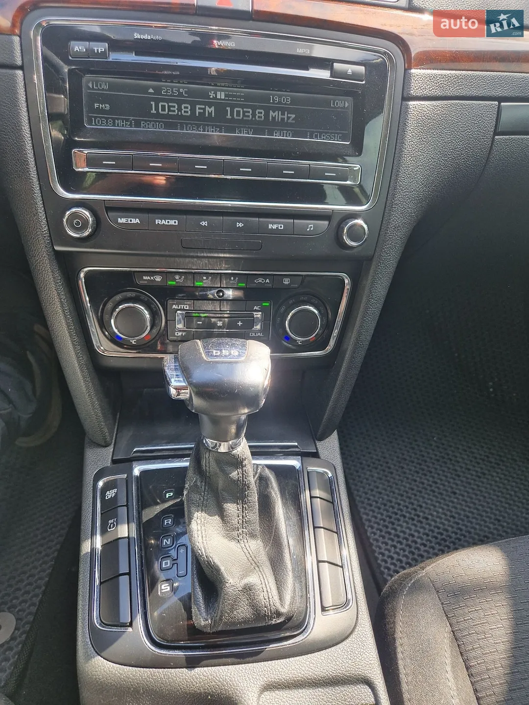 2011 Skoda Superb - мініатюра 13