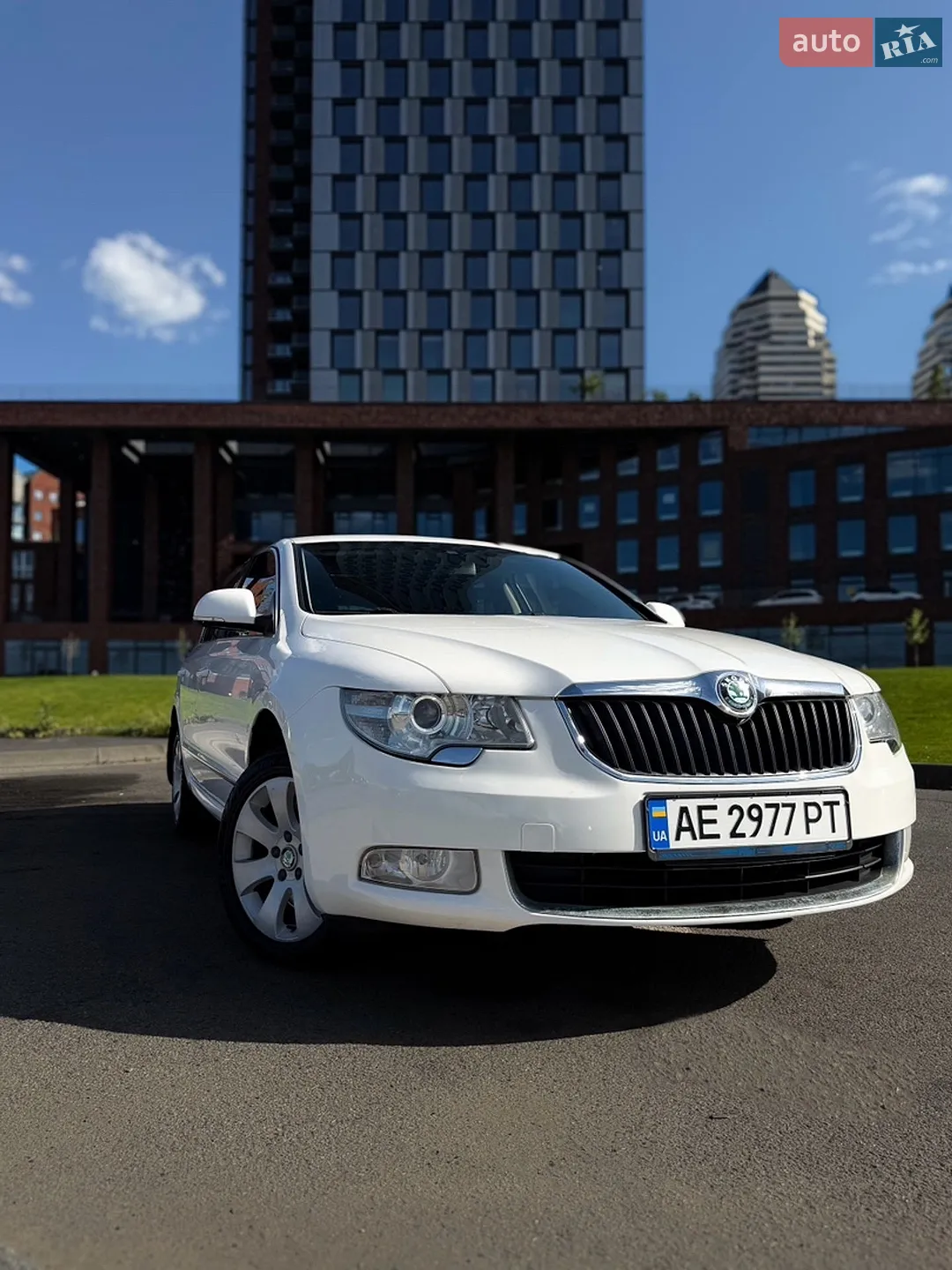 2011 Skoda Superb - мініатюра 2