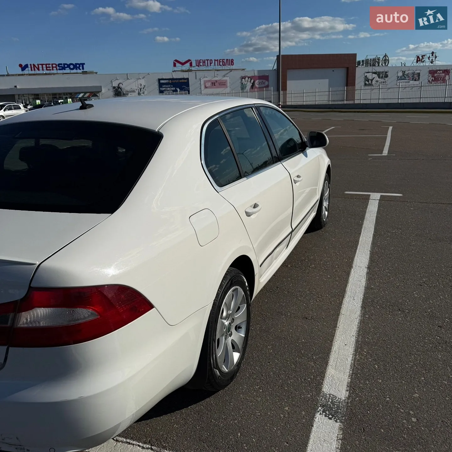 2010 Skoda Superb - мініатюра 7