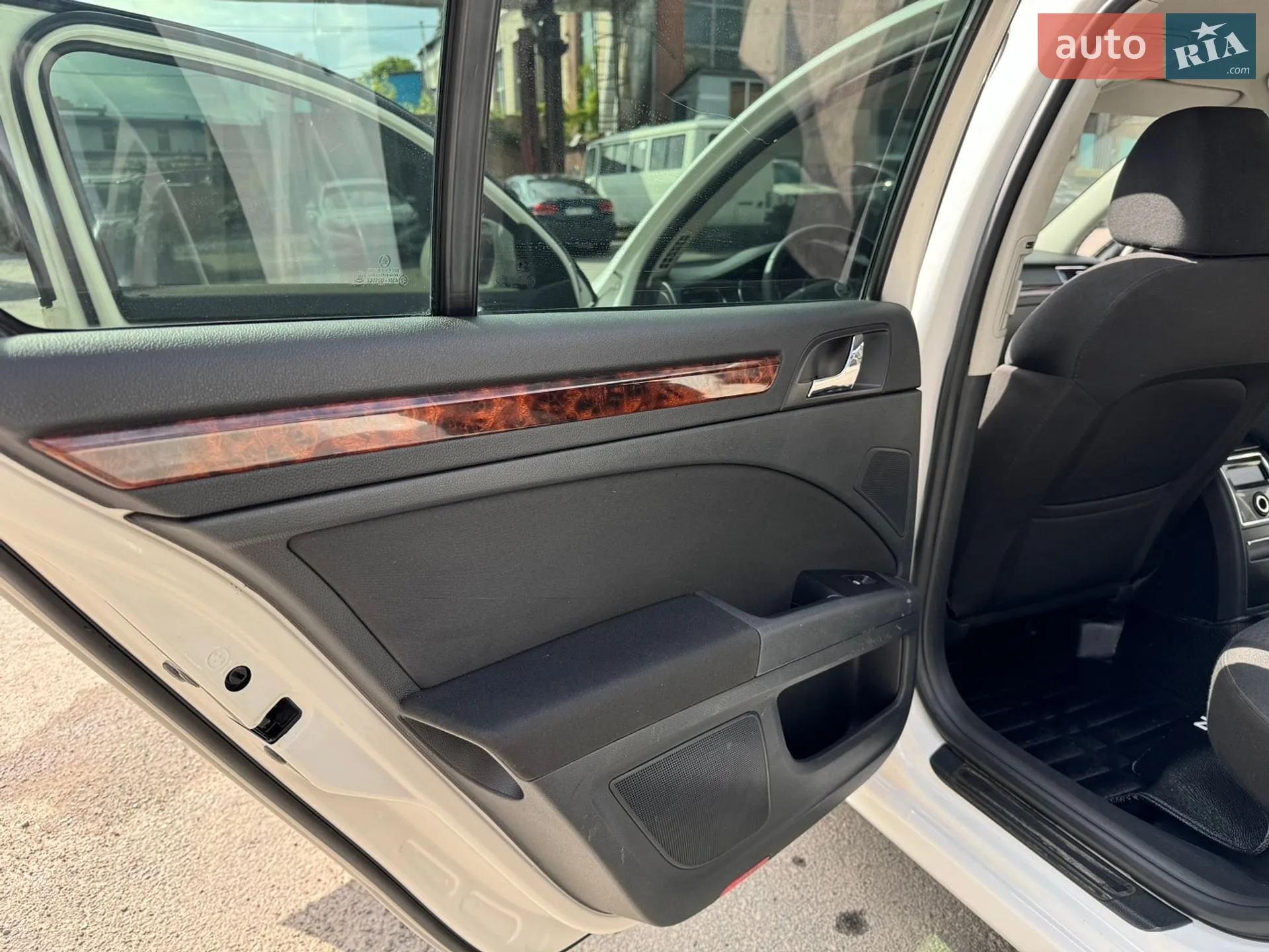 2011 Skoda Superb - мініатюра 30