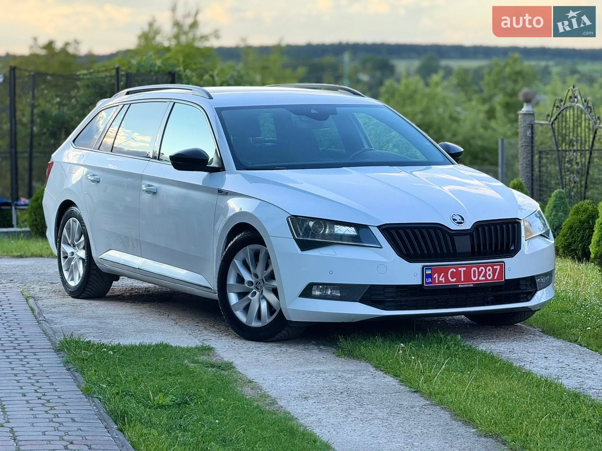 2019 Skoda Superb - мініатюра 2