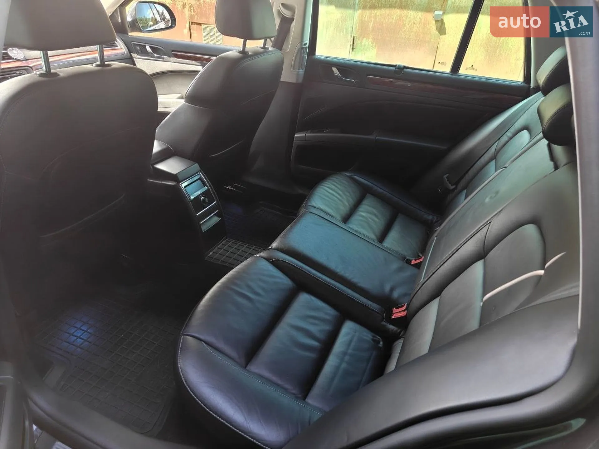 2010 Skoda Superb - мініатюра 79