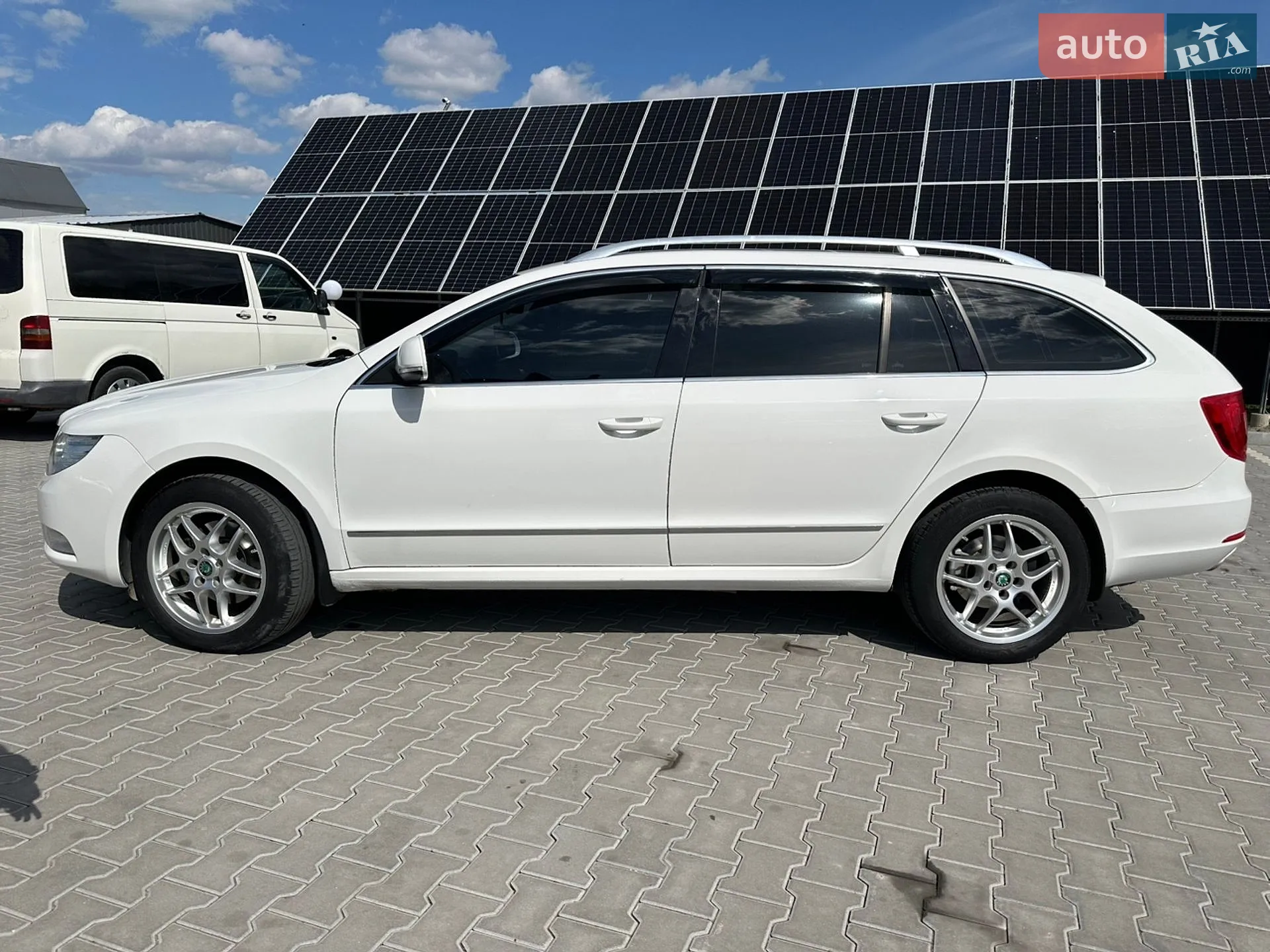 2011 Skoda Superb - мініатюра 10