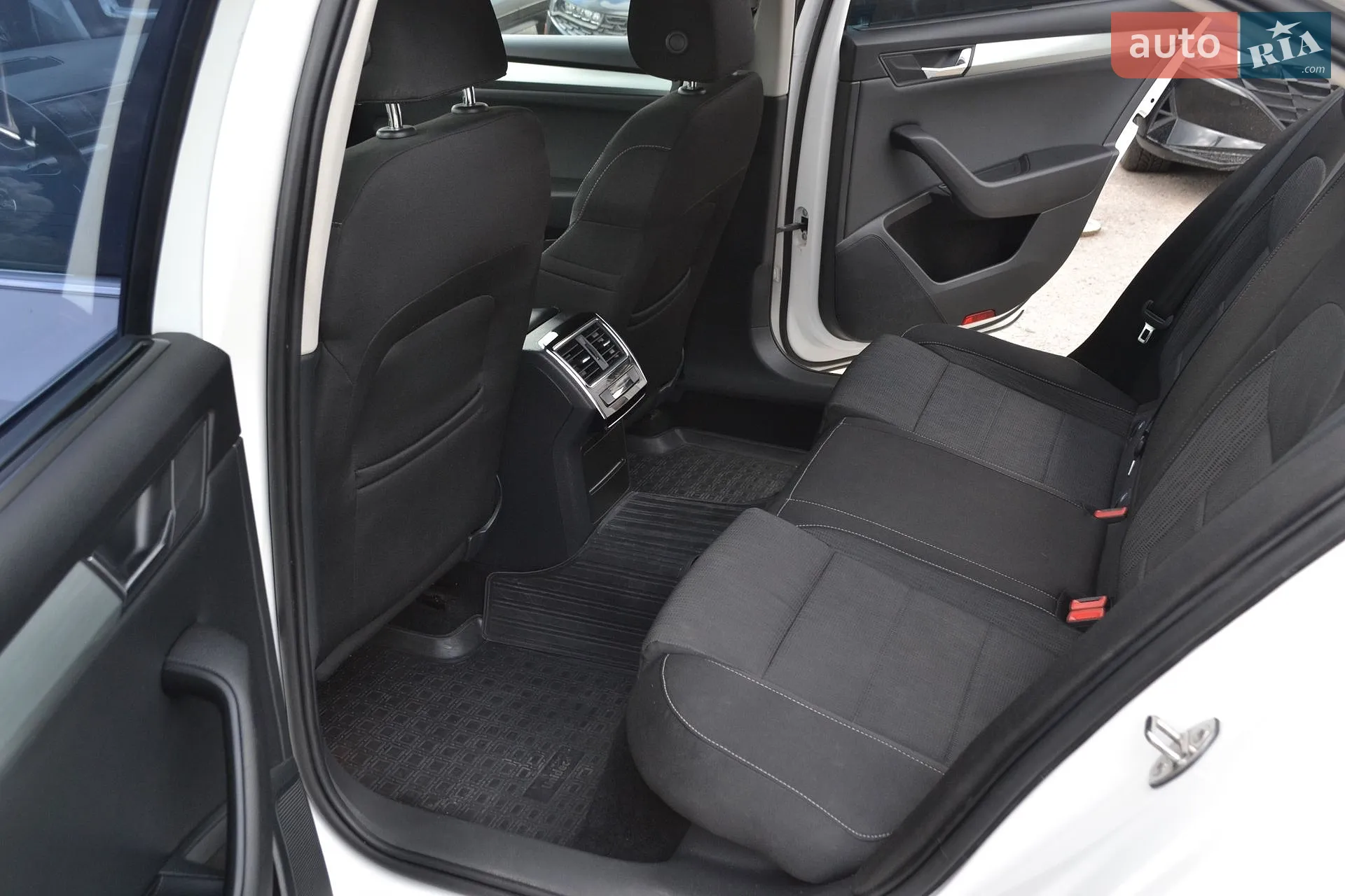 2016 Skoda Superb - мініатюра 38