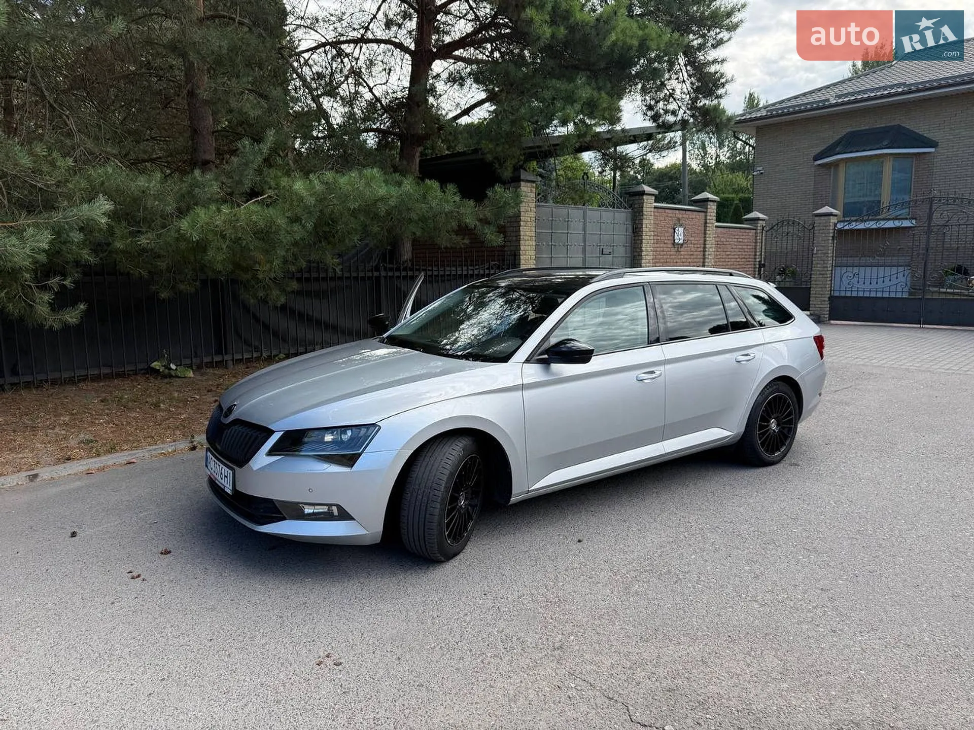 2016 Skoda Superb - мініатюра 2