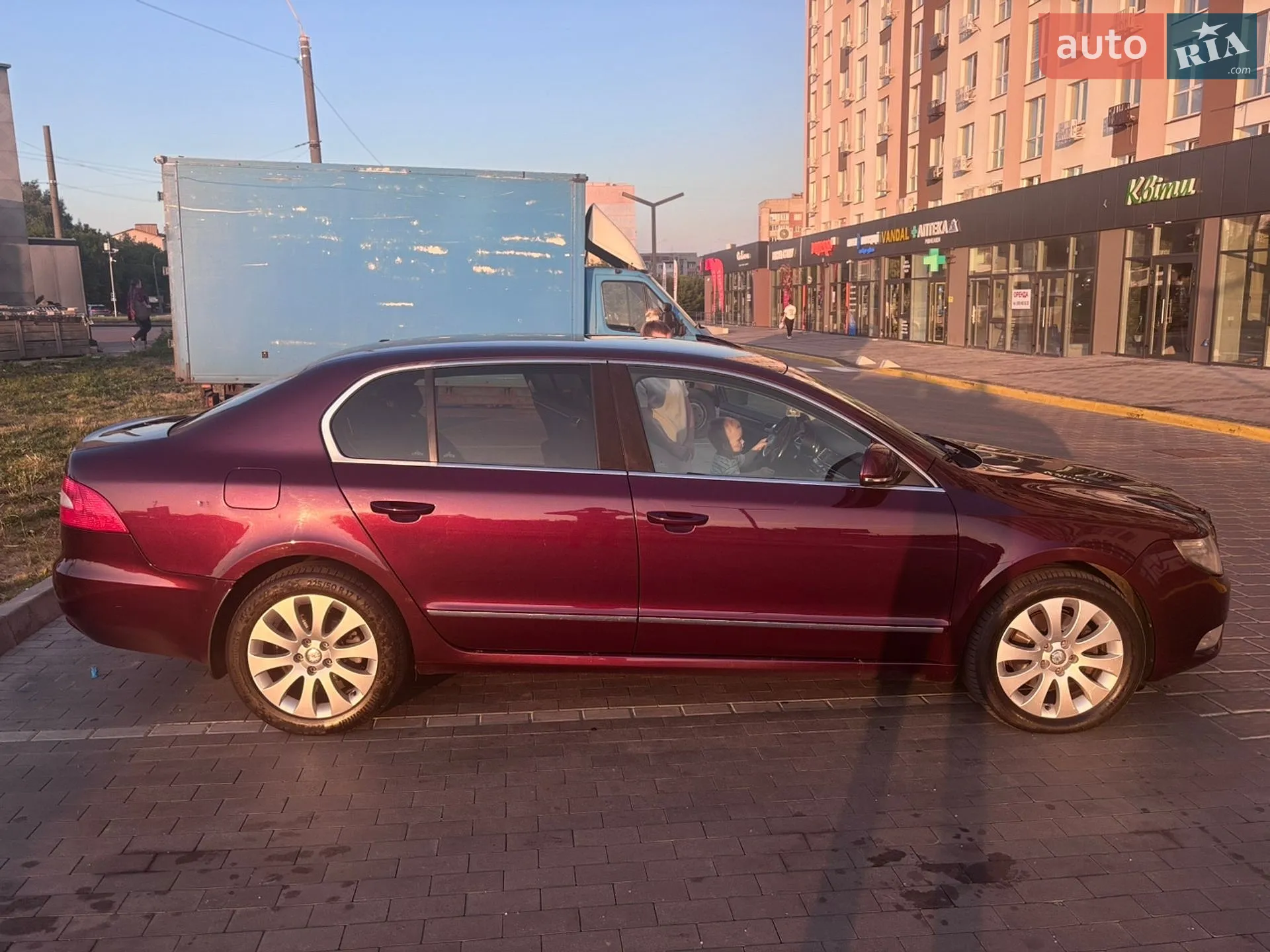 2011 Skoda Superb - мініатюра 3