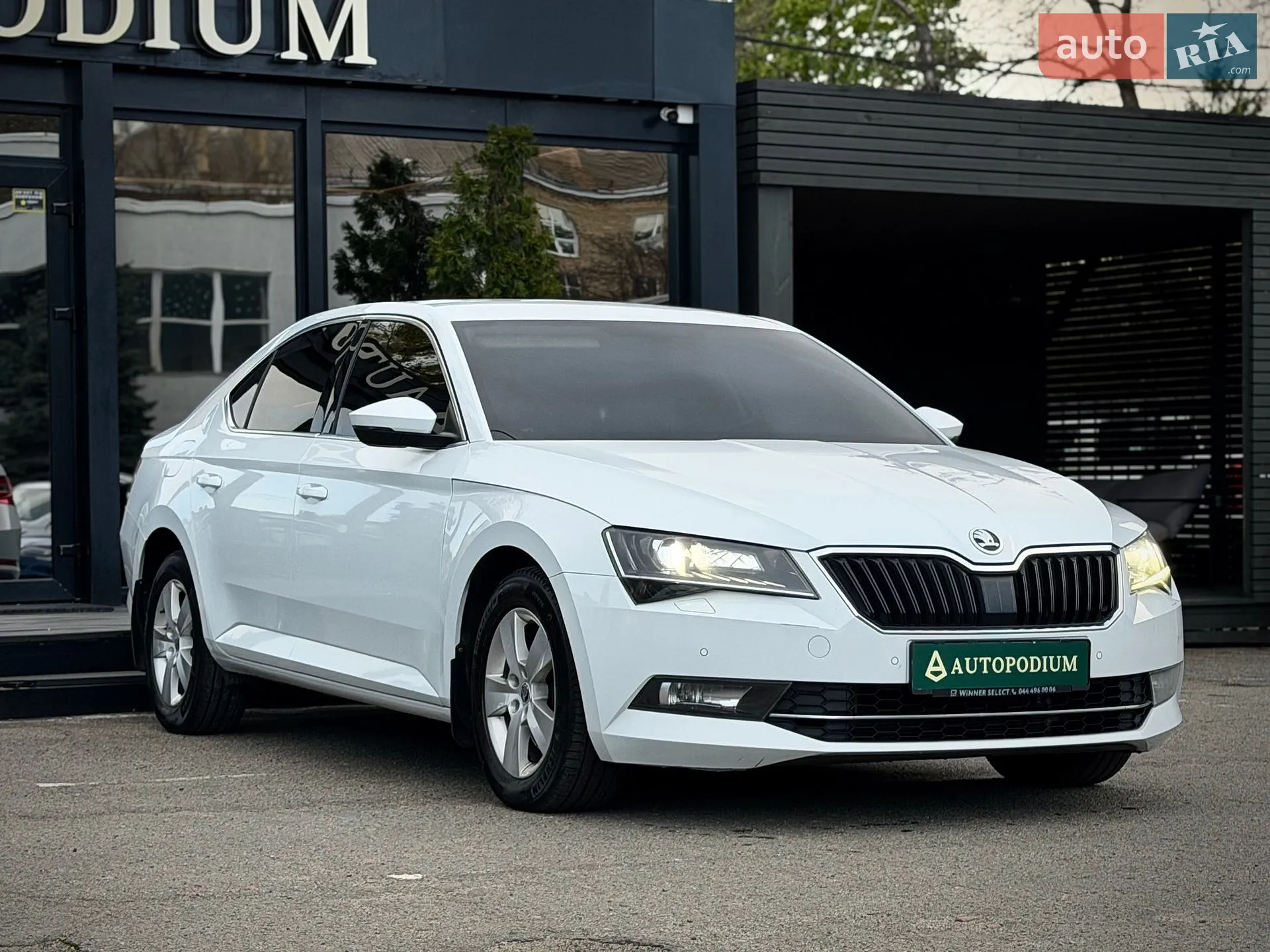 2019 Skoda Superb - мініатюра 2