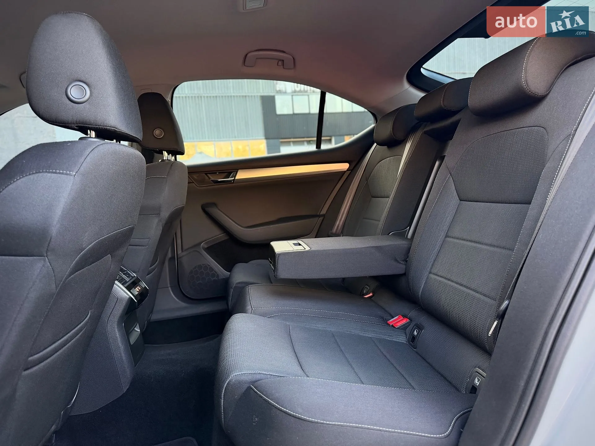 2019 Skoda Superb - мініатюра 38