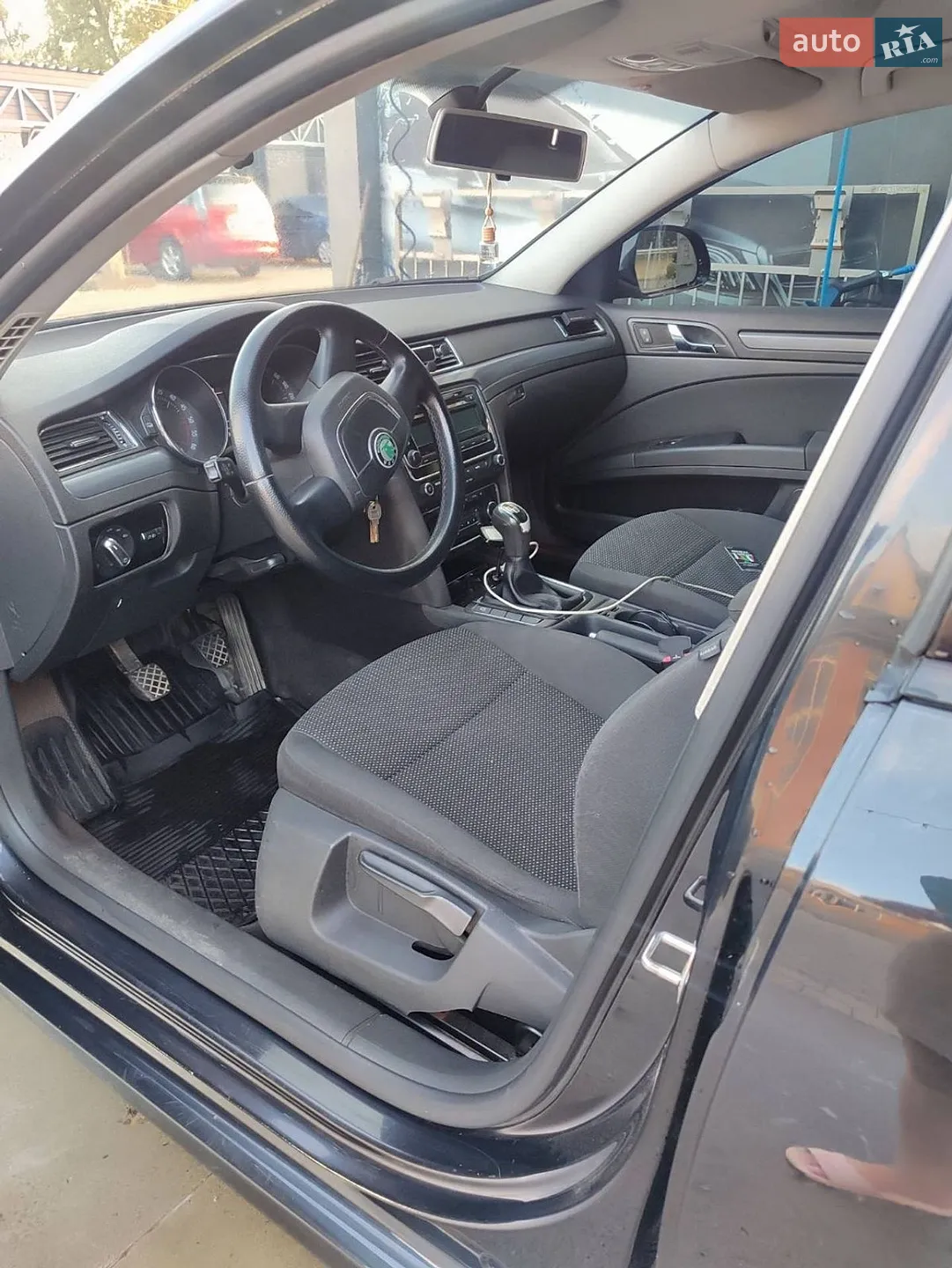 2010 Skoda Superb - мініатюра 9