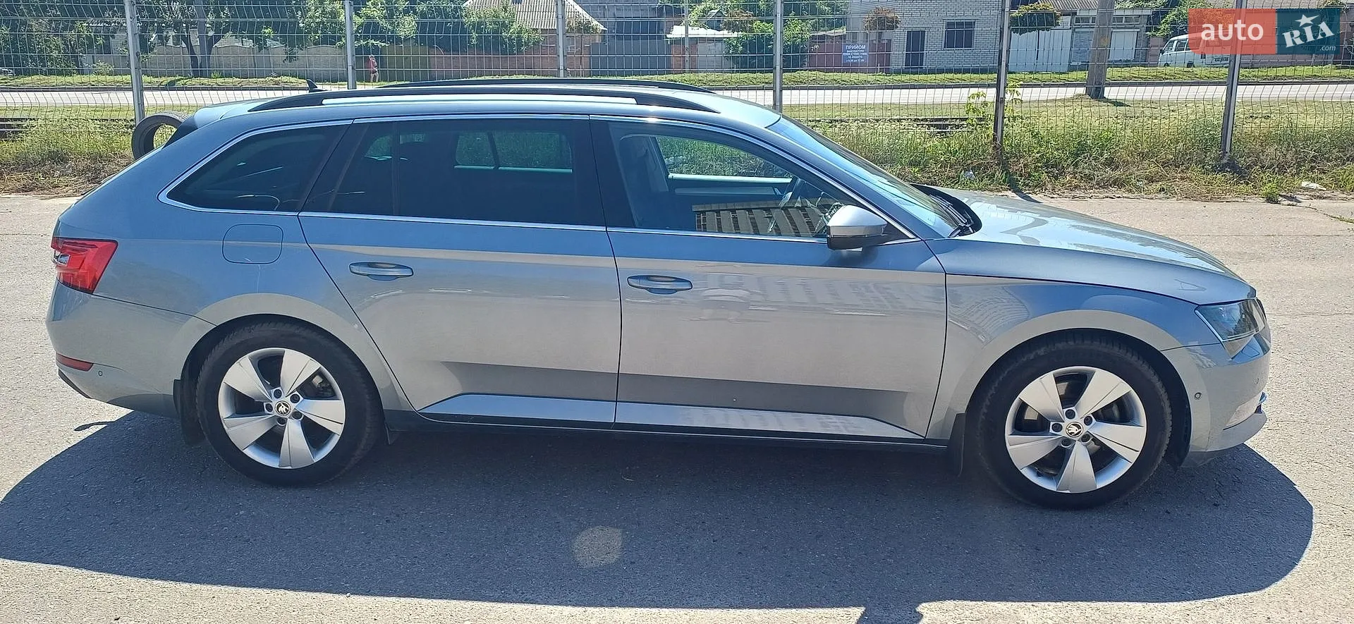 2016 Skoda Superb - мініатюра 2