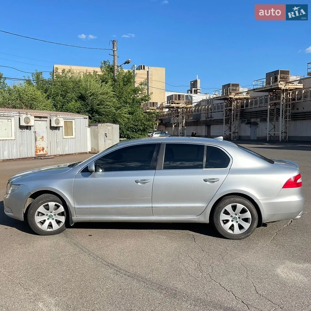 2011 Skoda Superb - мініатюра 3