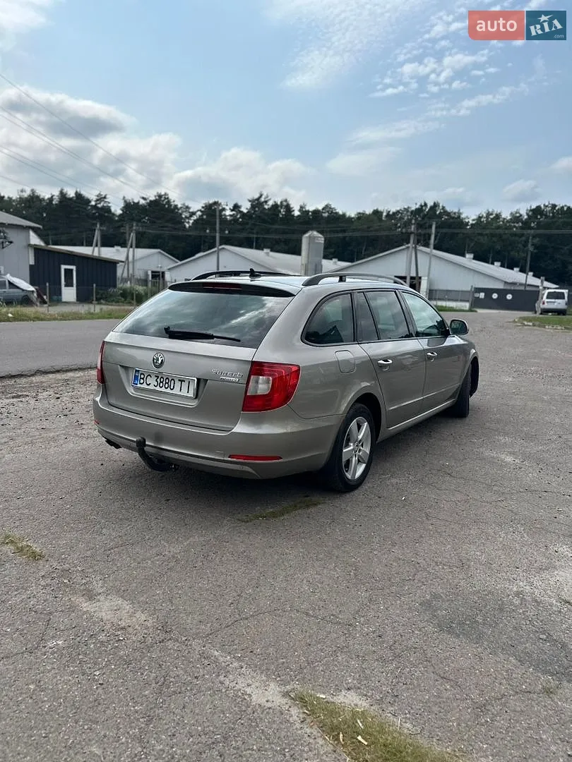 2011 Skoda Superb - мініатюра 3