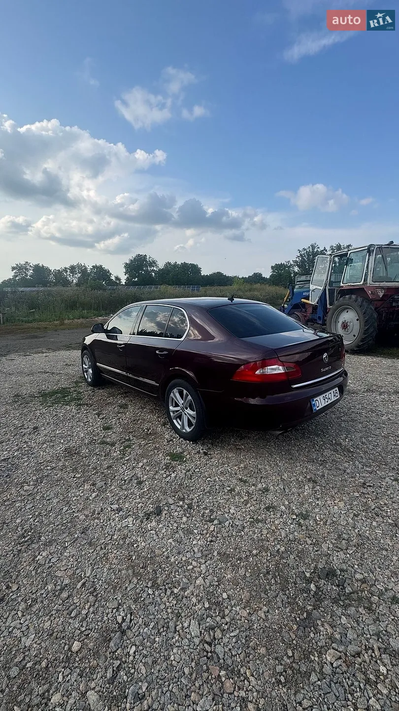 2010 Skoda Superb - мініатюра 6