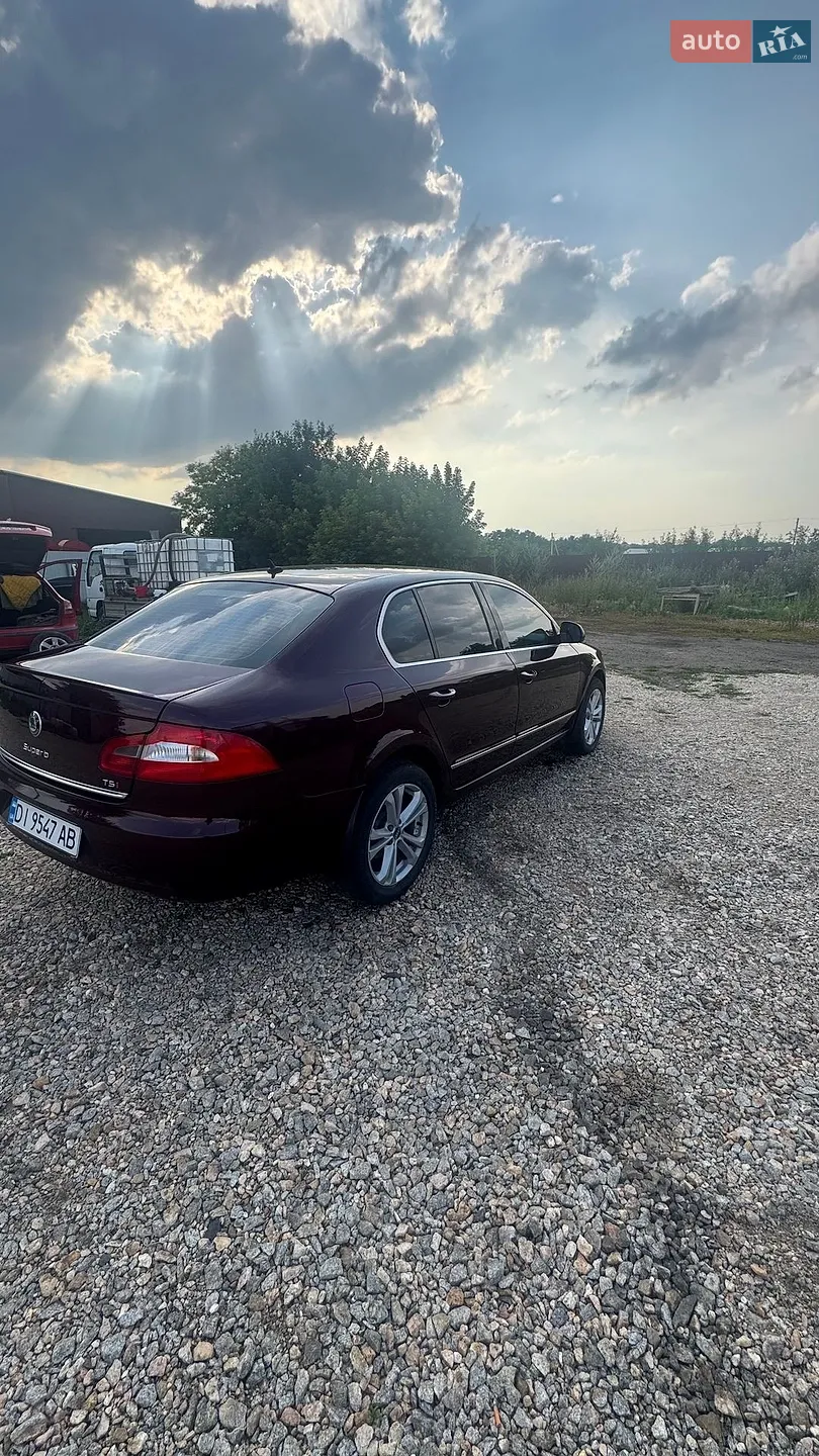 2010 Skoda Superb - мініатюра 2