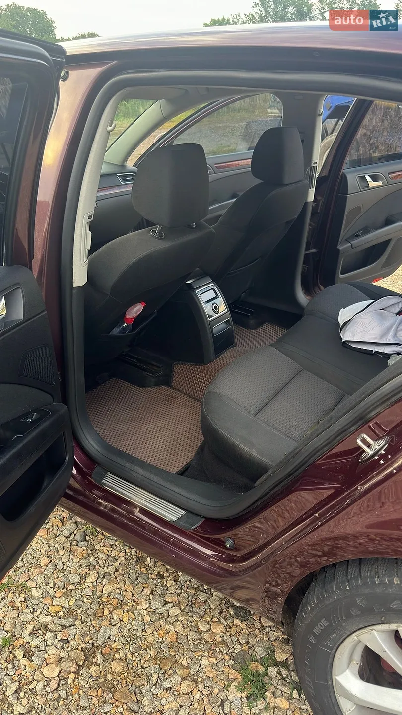 2010 Skoda Superb - мініатюра 4