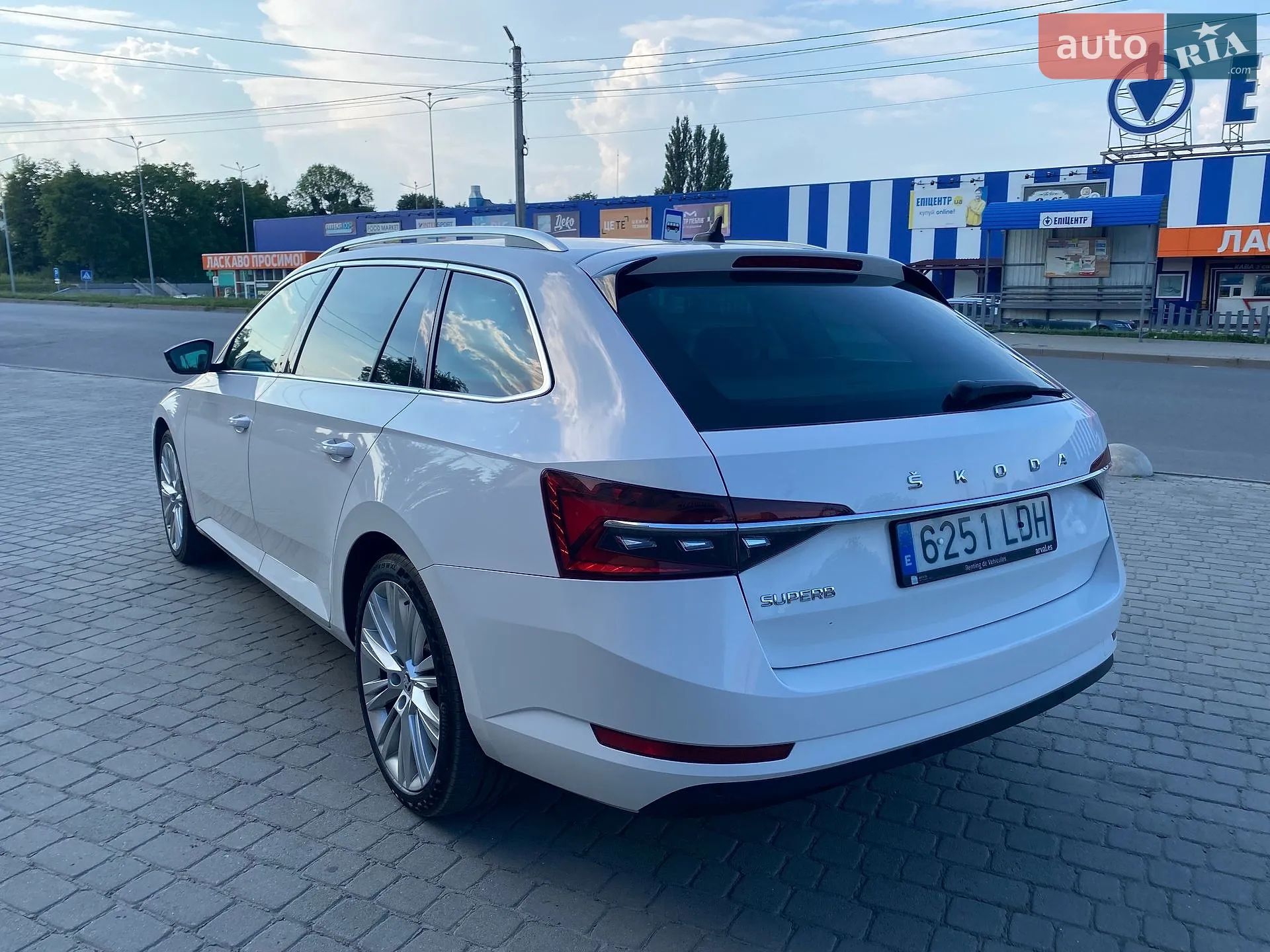 2019 Skoda Superb - мініатюра 2