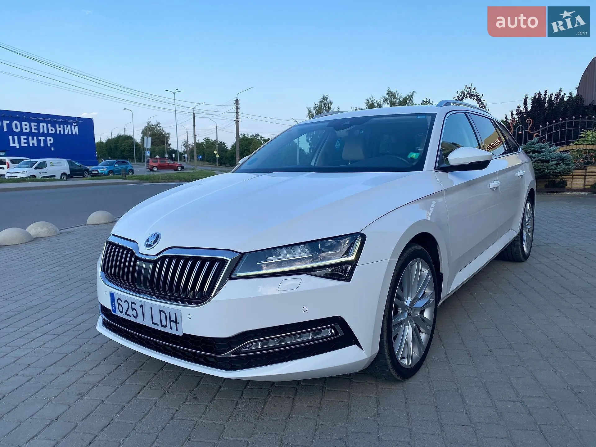 2019 Skoda Superb - фото 1