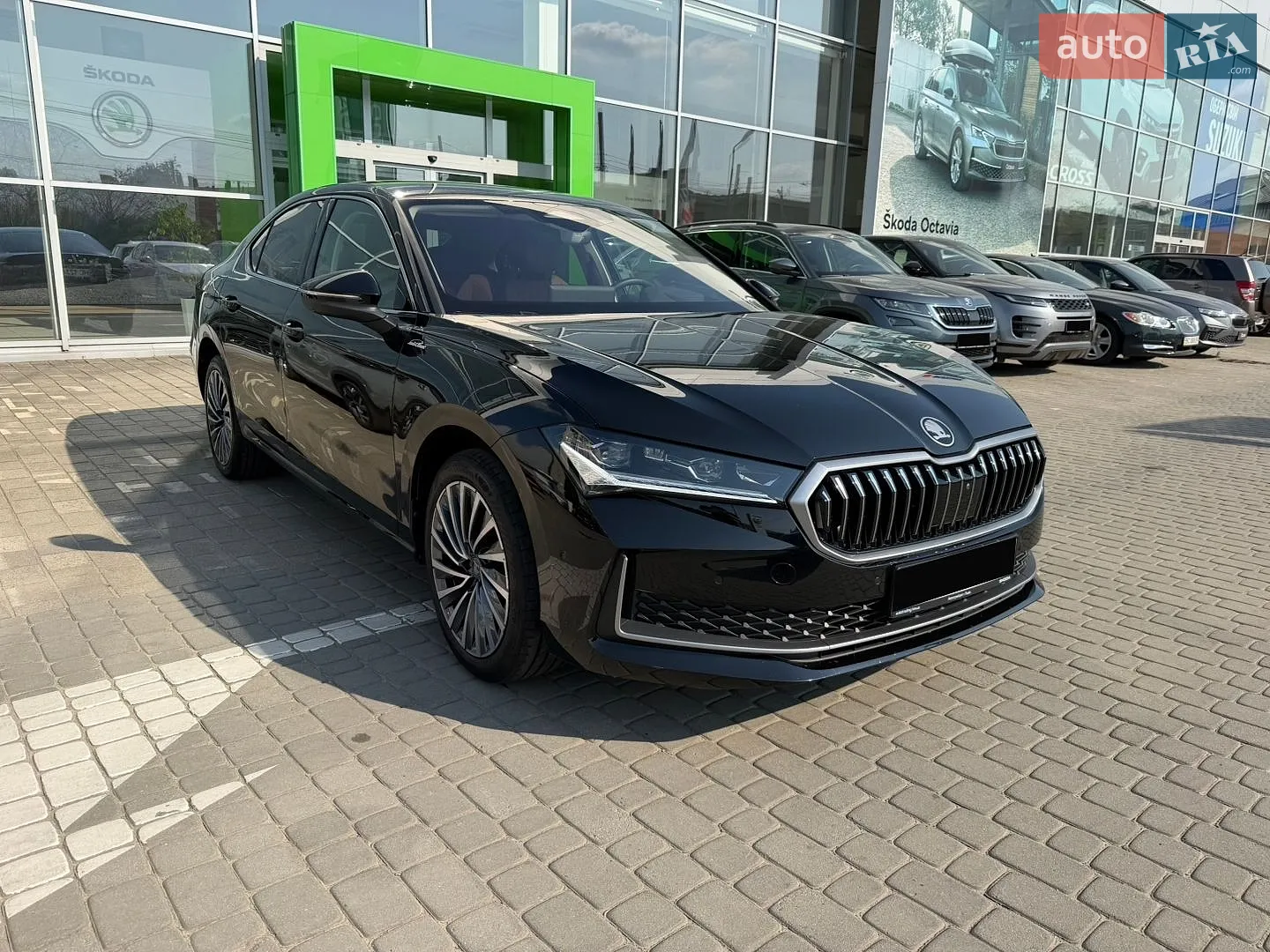 2025 Skoda Superb - фото 1