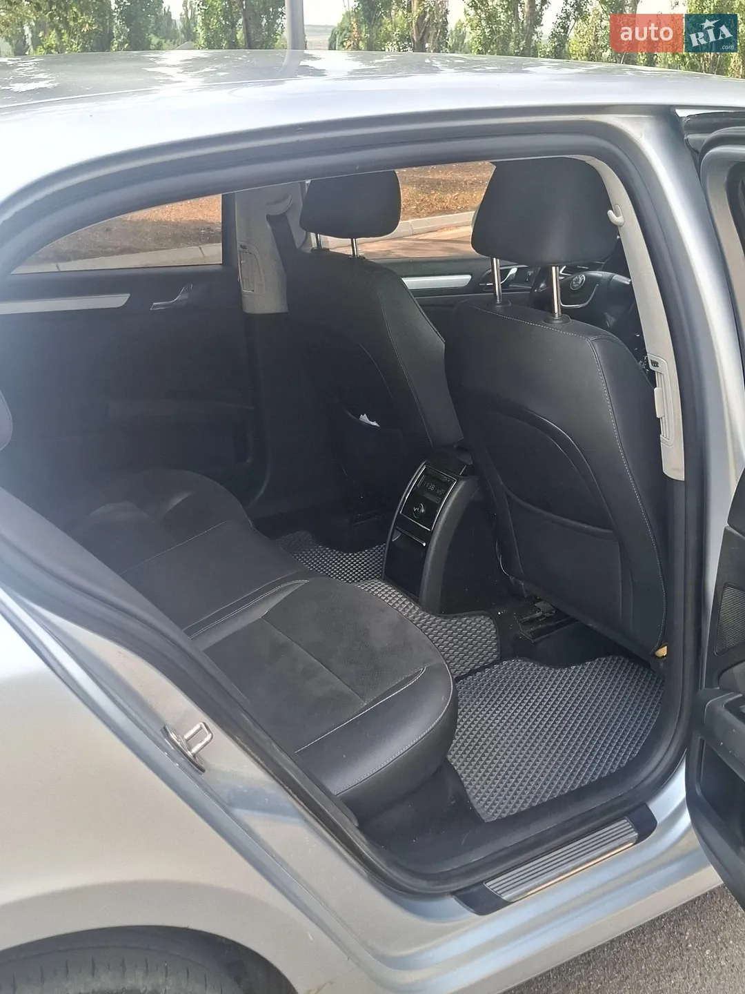 2010 Skoda Superb - мініатюра 4