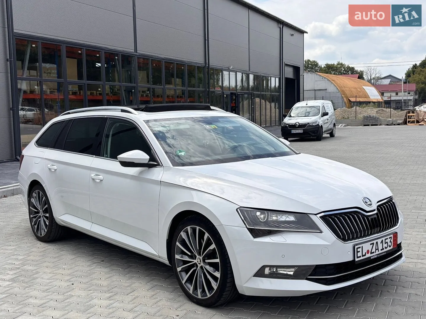 2017 Skoda Superb - мініатюра 2