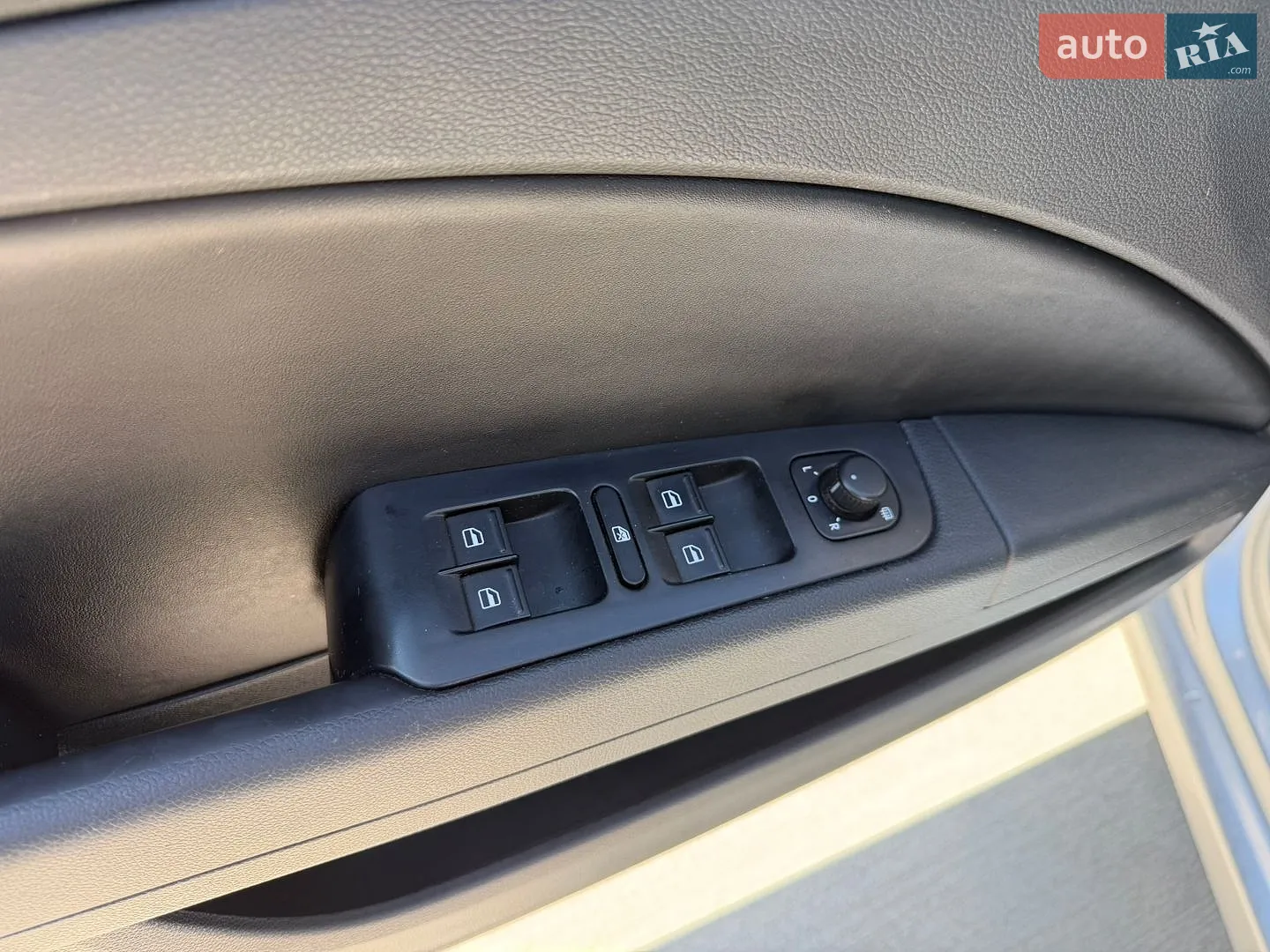 2011 Skoda Superb - мініатюра 12