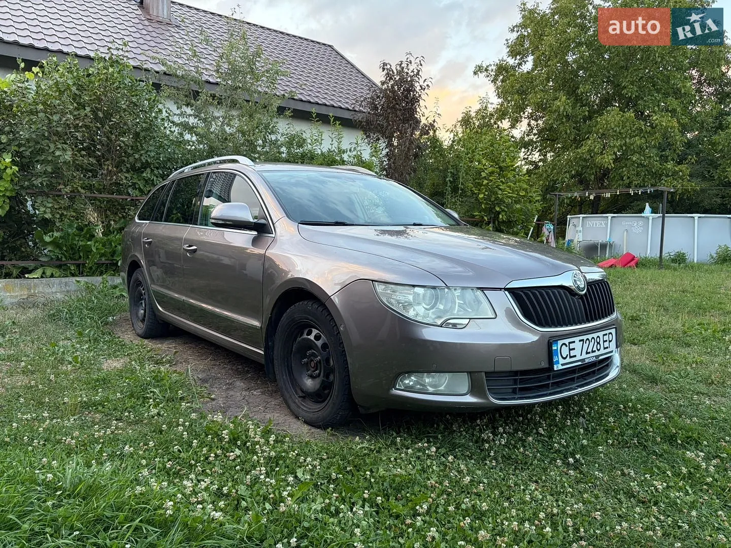 2010 Skoda Superb - мініатюра 2